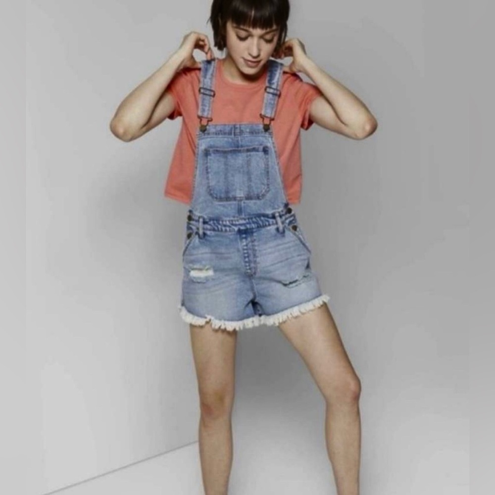Wild Fable Distressed Blue Denim Overalls Shorts Size Medium